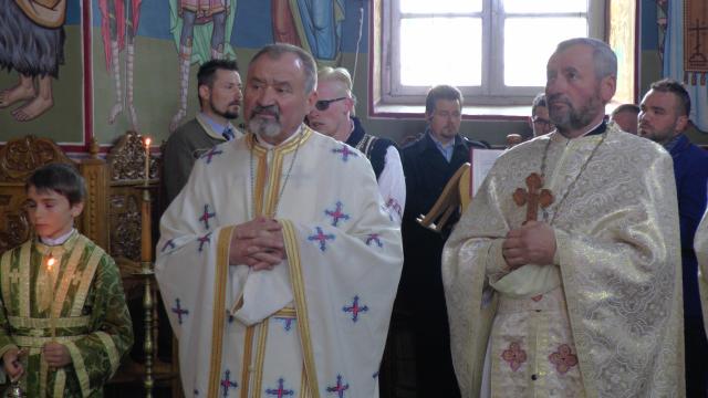 Hramul „Învierea Domnului“, serbat prin Liturghii arhiereşti