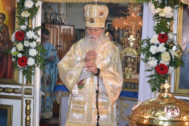 Hramul „Învierea Domnului“, serbat prin Liturghii arhiereşti
