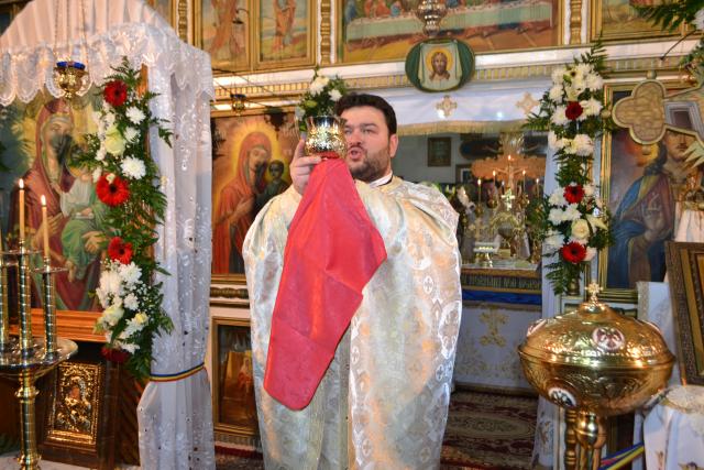 Hramul „Învierea Domnului“, serbat prin Liturghii arhiereşti