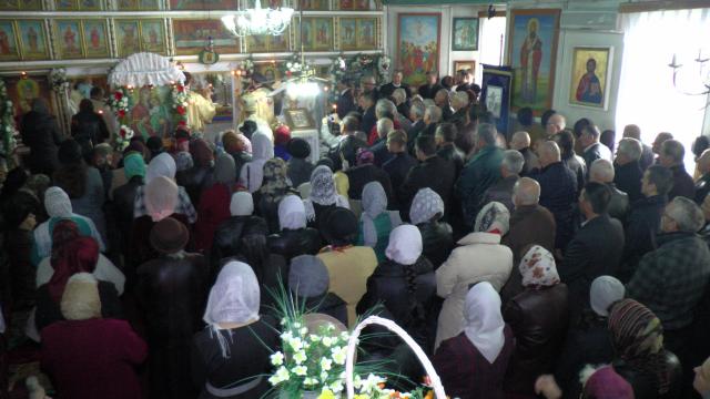 Hramul „Învierea Domnului“, serbat prin Liturghii arhiereşti