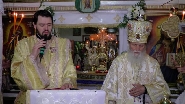 Hramul „Învierea Domnului“, serbat prin Liturghii arhiereşti