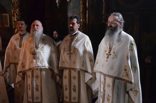 Mitropolitul Teofan la hramul Mănăstirii Bistriţa: „Dumnezeu nu poate să locuiască într-o minte stăpânită de conştiinţa luciferică a superiorităţii faţă de ceilalţi“