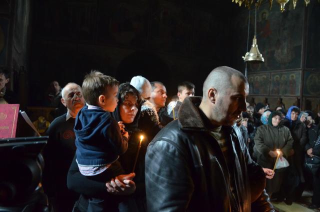 Mitropolitul Teofan la hramul Mănăstirii Bistriţa: „Dumnezeu nu poate să locuiască într-o minte stăpânită de conştiinţa luciferică a superiorităţii faţă de ceilalţi“