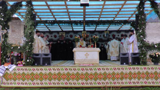 Arhiepiscopul Sucevei, la hramul Voronețului: „Credinţa este aceea care ne face să înţelegem ceea ce nu înţelegem cu mintea“