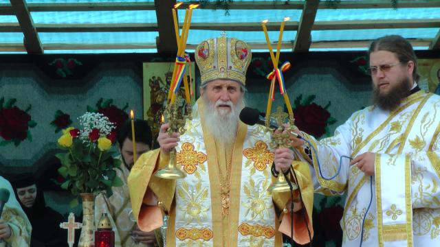 Arhiepiscopul Sucevei, la hramul Voronețului: „Credinţa este aceea care ne face să înţelegem ceea ce nu înţelegem cu mintea“