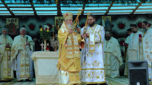 Arhiepiscopul Sucevei, la hramul Voronețului: „Credinţa este aceea care ne face să înţelegem ceea ce nu înţelegem cu mintea“