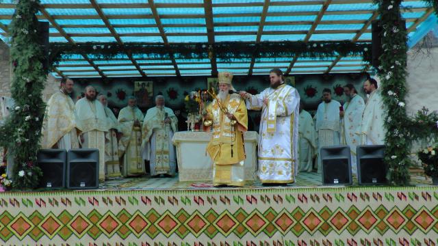 Arhiepiscopul Sucevei, la hramul Voronețului: „Credinţa este aceea care ne face să înţelegem ceea ce nu înţelegem cu mintea“