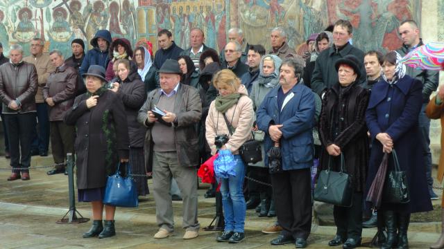 Arhiepiscopul Sucevei, la hramul Voronețului: „Credinţa este aceea care ne face să înţelegem ceea ce nu înţelegem cu mintea“