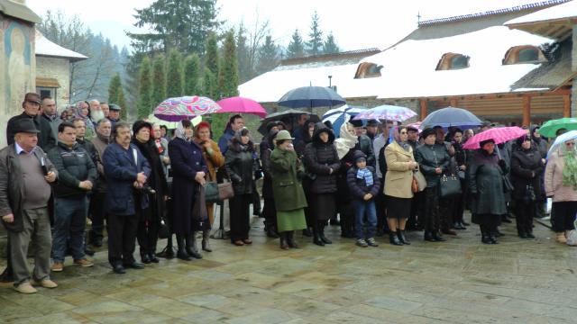 Arhiepiscopul Sucevei, la hramul Voronețului: „Credinţa este aceea care ne face să înţelegem ceea ce nu înţelegem cu mintea“