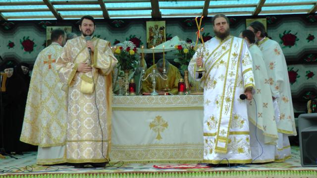 Arhiepiscopul Sucevei, la hramul Voronețului: „Credinţa este aceea care ne face să înţelegem ceea ce nu înţelegem cu mintea“