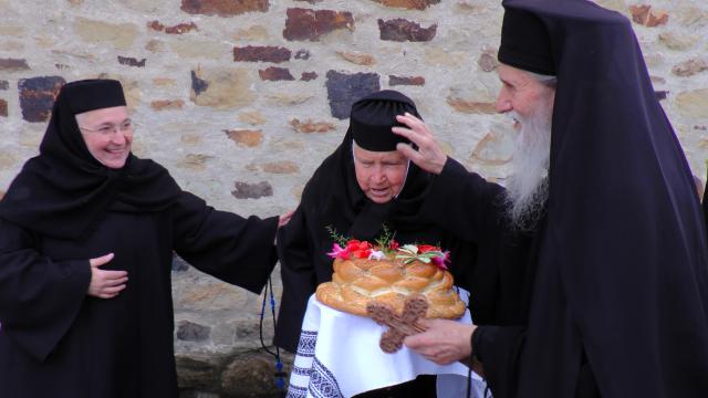 Arhiepiscopul Sucevei, la hramul Voronețului: „Credinţa este aceea care ne face să înţelegem ceea ce nu înţelegem cu mintea“