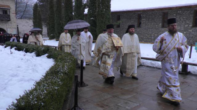 Arhiepiscopul Sucevei, la hramul Voronețului: „Credinţa este aceea care ne face să înţelegem ceea ce nu înţelegem cu mintea“