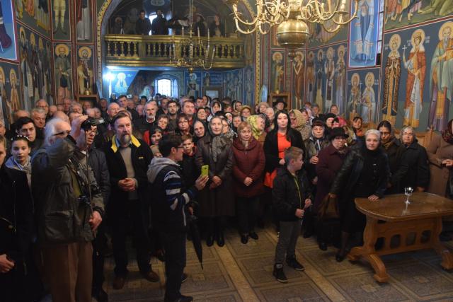 „Suntem chemați să avem aceste două surori în viața noastră - rugăciunea și faptele bune”