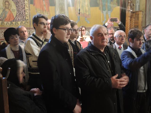 Sfânta Liturghie și Taina Sfântului Botez, oficiate de IPS Părinte Mitropolit Teofan în a doua zi de Paști
