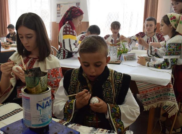 Festivalul Ouălor Încondeiate în localitatea Moldoviţa