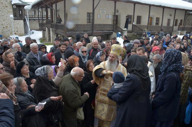 Mitropolitul Teofan la hramul Mănăstirii Bistriţa: „Dumnezeu nu poate să locuiască într-o minte stăpânită de conştiinţa luciferică a superiorităţii faţă de ceilalţi“