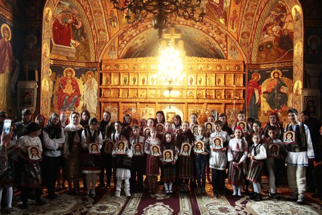 Bucuria Învierii Domnului mărturisită de copiii din Boboieşti