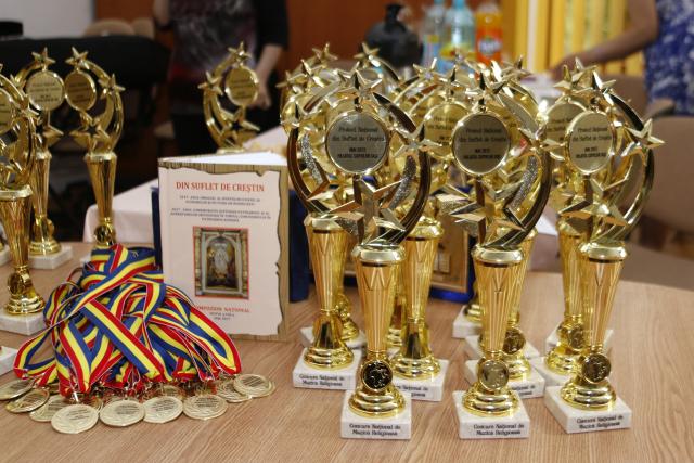 450 de participanţi în 8 ore de muzică la concursul „Din suflet de creştin“