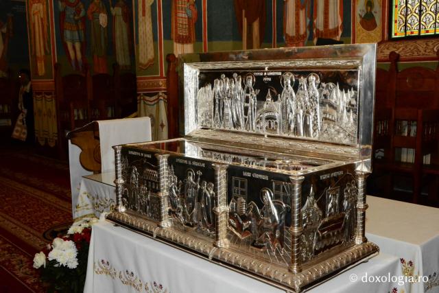 Moaștele Sfinților Sila, Paisie și Natan, aduse la Mănăstirea Putna