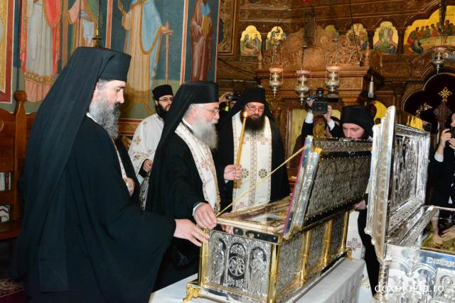 Moaștele Sfinților Sila, Paisie și Natan, aduse la Mănăstirea Putna