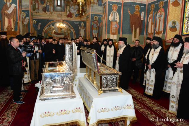Moaștele Sfinților Sila, Paisie și Natan, aduse la Mănăstirea Putna