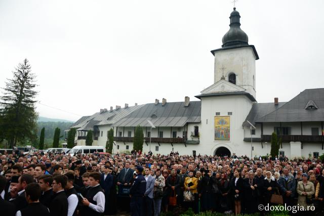 Sfânta Liturghie oficiată cu prilejul hramului Mănăstirii Neamț (galerie FOTO)