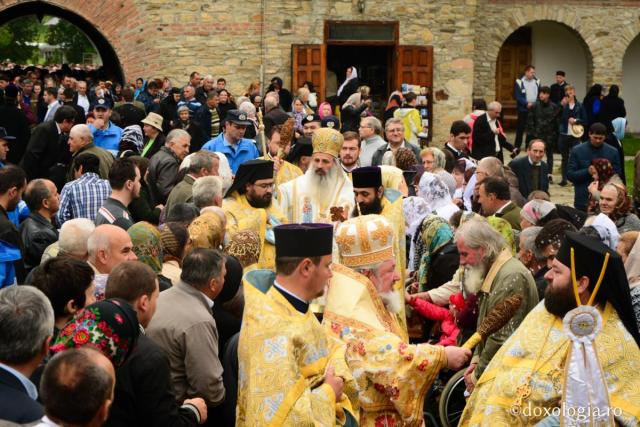 Hram la Mănăstirea Neamț: „Sărbătoarea Înălțării Domnului ne așază în starea de așteptare a Domnului Hristos”