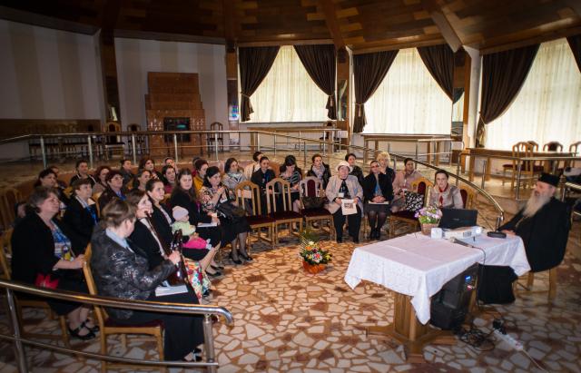 A doua conferință cu preoții și preotesele din Arhiepiscopia Iașilor, la Centrul Cultural Pastoral „Sfântul Daniil Sihastrul”-Durău