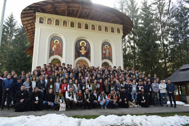Tinerii de pe Valea Muntelui Ceahlău: „...cum să nu călătorim singuri”