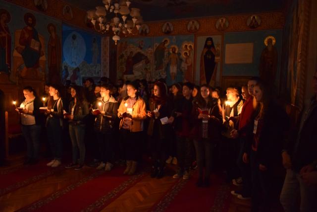 Tinerii de pe Valea Muntelui Ceahlău: „...cum să nu călătorim singuri”