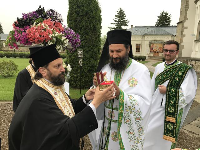 Moaştele Sfântului Ioan Maximovici au ajuns la Roman