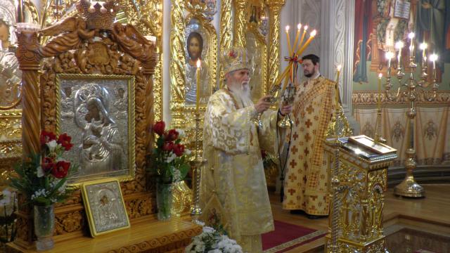 Liturghie arhierească la Mănăstirea Cămârzani
