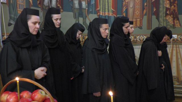 Liturghie arhierească la Mănăstirea Cămârzani