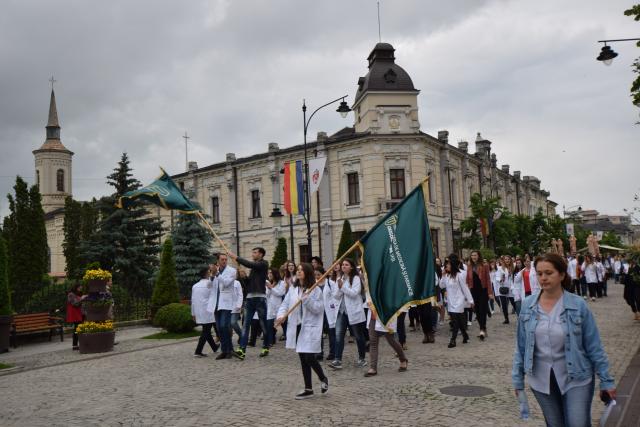 IPS Mitropolit Teofan, la „Marşul Absolventului“: „O persoană fericită este o persoană care mulţumeşte“