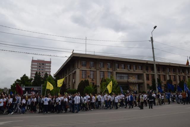IPS Mitropolit Teofan, la „Marşul Absolventului“: „O persoană fericită este o persoană care mulţumeşte“