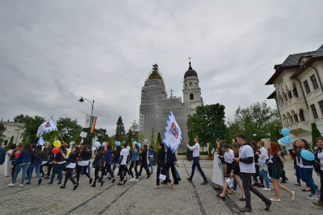 IPS Mitropolit Teofan, la „Marşul Absolventului“: „O persoană fericită este o persoană care mulţumeşte“