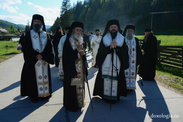 Pelerinajul Sfinților a unit în rugăciune mănăstirile Putna și Sihăstria Putnei