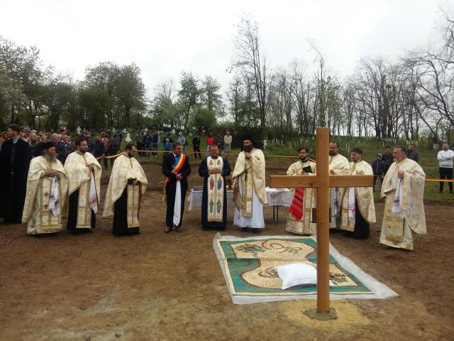 Piatră de temelie pentru două biserici din Moldova