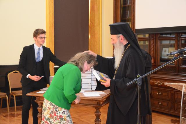 Elevii olimpici, premiaţi de IPS Părinte Mitropolit Teofan