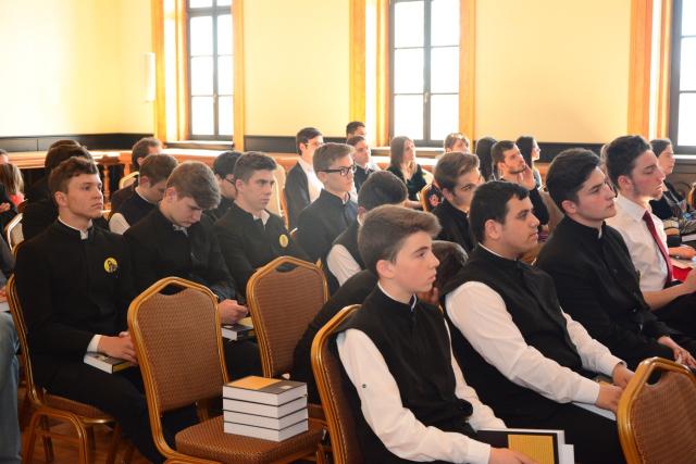 Elevii olimpici, premiaţi de IPS Părinte Mitropolit Teofan