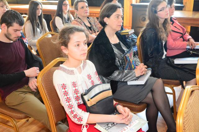 Elevii olimpici, premiaţi de IPS Părinte Mitropolit Teofan