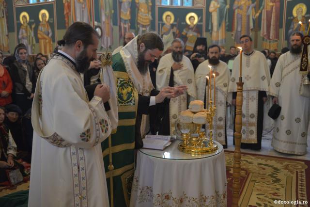 (Foto) Priveghere în cinstea Sfinților Sila, Paisie și Natan – Mănăstirea Sihăstria Putnei