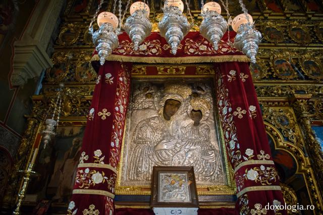 Icoana „Maica Domnului cu Pruncul” și tripticul Deisis de la Mănăstirea Putna