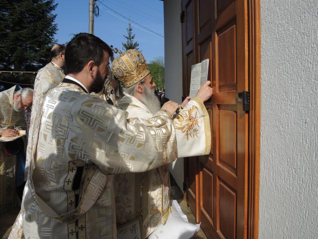 Resfințire de biserică la Crăcăoani: „Biserica este spitalul unde Doctorul este Dumnezeu”