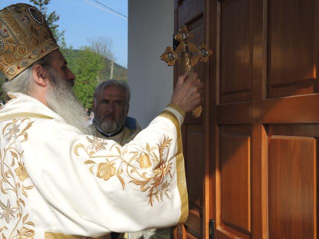 Resfințire de biserică la Crăcăoani: „Biserica este spitalul unde Doctorul este Dumnezeu”