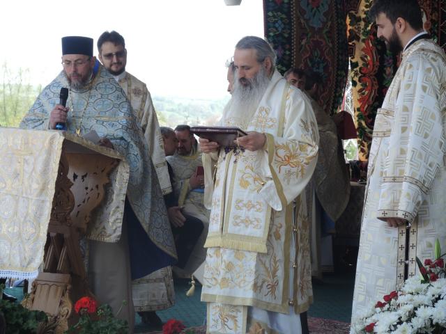 Resfințire de biserică la Crăcăoani: „Biserica este spitalul unde Doctorul este Dumnezeu”