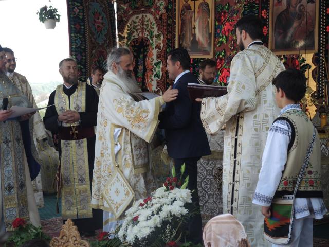Resfințire de biserică la Crăcăoani: „Biserica este spitalul unde Doctorul este Dumnezeu”