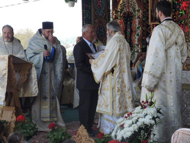 Resfințire de biserică la Crăcăoani: „Biserica este spitalul unde Doctorul este Dumnezeu”
