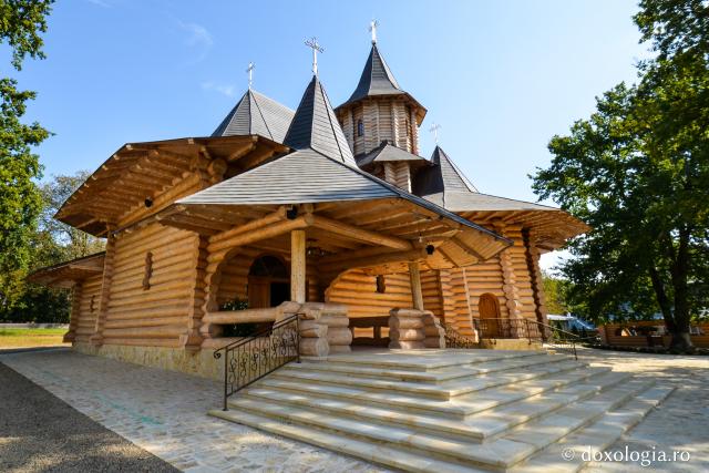 (Foto) Biserica unicat din Poiana lui Anton, Suceava