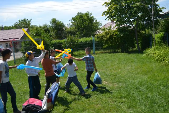 „Un zâmbet, o bucurie de la copii pentru copii“